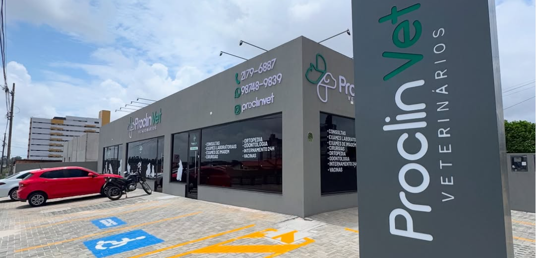 Equipe ProclinVet atendendo um animal